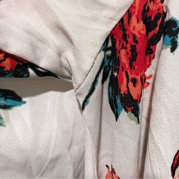 Fun floral cover up with tassels - Picture 6 of 7